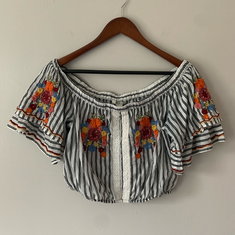 Forever 21 Black And White Stripe Floral Embroidery Ruffle Crop Top Size Large